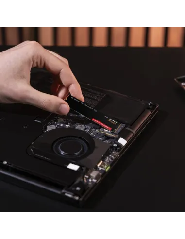 Disco Duro SSD Western Digital Black SN7100 4TB WDS400T4X0E