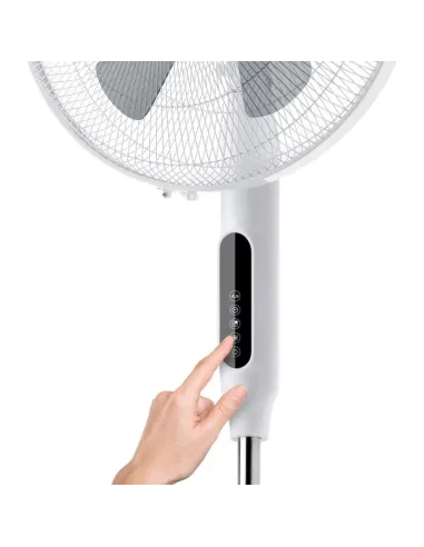 Ventilador de pie Black & Decker BXEFP50E con mando