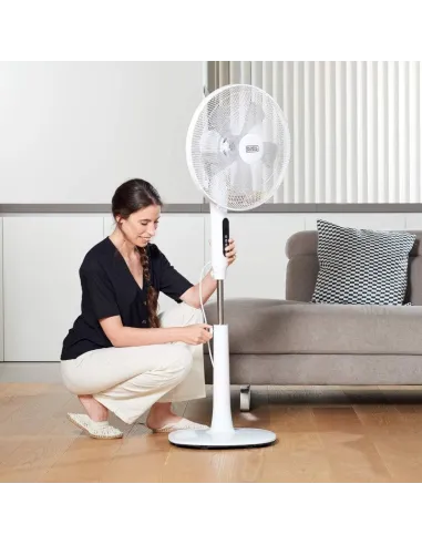 Ventilador de pie Black & Decker BXEFP50E con mando