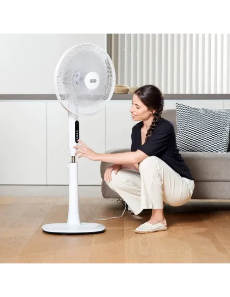 Ventilador de pie Black & Decker BXEFP50E con mando