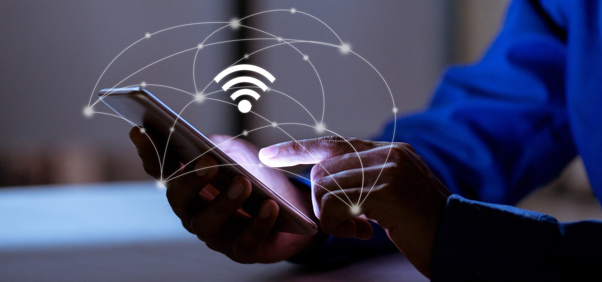 Logo Wi-Fi encima de un smartphone