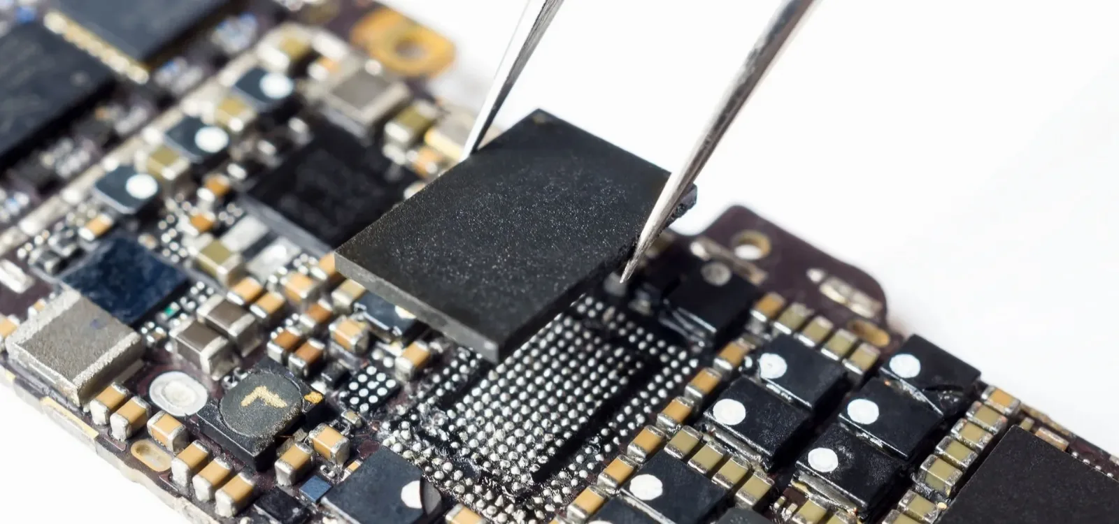 LPDDR6 revoluciona la memoria RAM móvil: más velocidad, menos consumo y hasta 64 GB