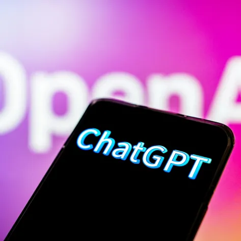 Emiratos Árabes ofrece ChatGPT Plus gratuito a toda su población: así lidera la revolución de la IA